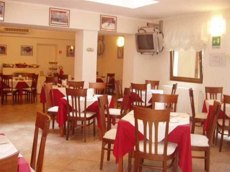 Hotel Urbani Турин Ресторан фото